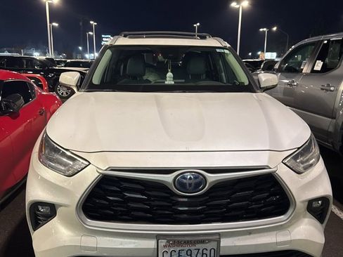 Certified 2022 Toyota Highlander XLE image 2