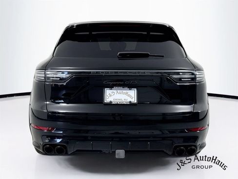 Used 2023 Porsche Cayenne GTS w/ Sport Chrono Package (8LH) AWD/4WD image 6
