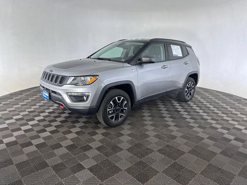Used 2019 Jeep Compass Trailhawk AWD/4WD image 3
