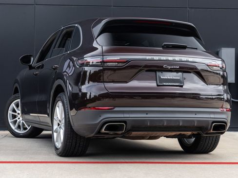 Certified 2022 Porsche Cayenne AWD/4WD image 3