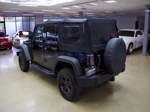Used 2018 Jeep Wrangler Unlimited Sport w/ Connectivity Group AWD/4WD image 17