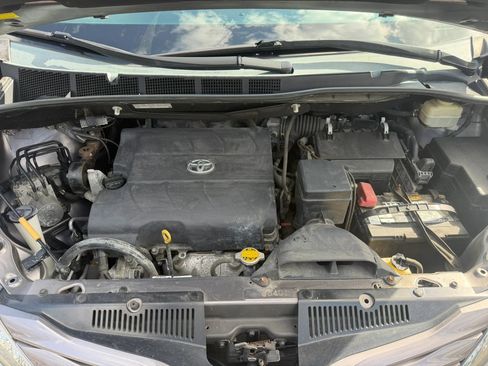 Used 2015 Toyota Sienna LE image 25