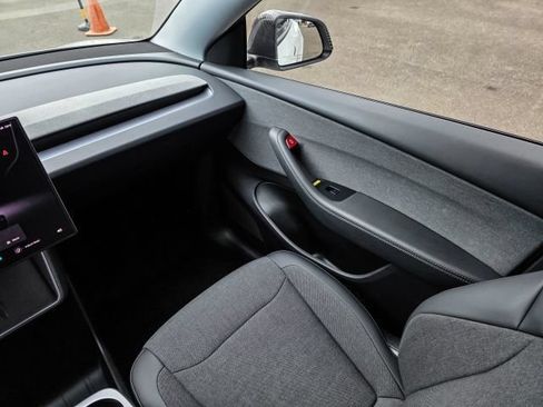 Used 2026 Tesla Model Y AWD image 51