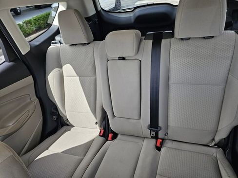 Used 2019 Ford Escape SE image 16