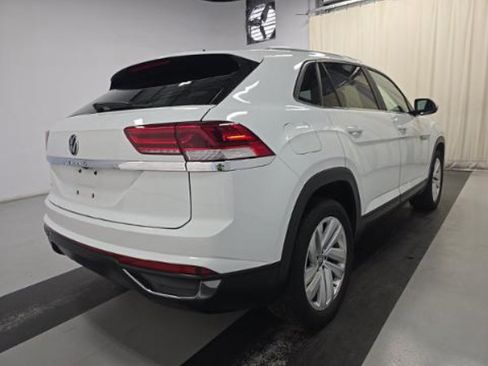 Used 2023 Volkswagen Atlas Cross Sport SE w/ Panoramic Sunroof Package FWD image 2