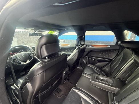 Used 2019 Lincoln MKC Select image 12