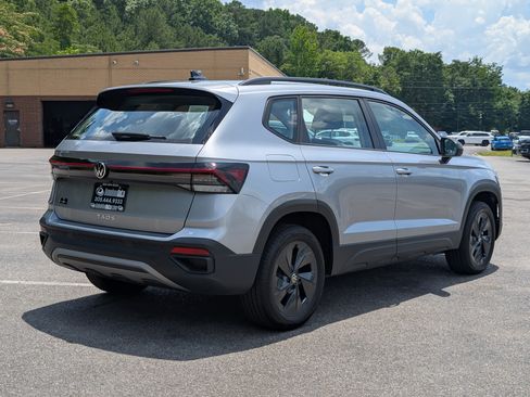 Used 2025 Volkswagen Taos S FWD image 9