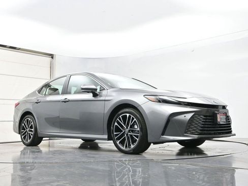 Used 2025 Toyota Camry XLE w/ Premium Plus Package AWD/4WD image 31
