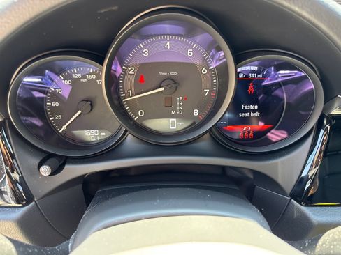 Certified 2025 Porsche Macan AWD/4WD image 26