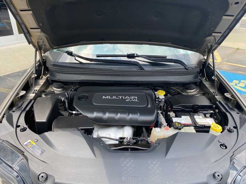 Used 2019 Jeep Cherokee Latitude Plus AWD/4WD image 6