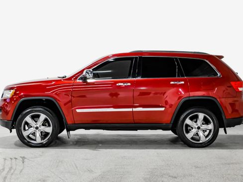 Used 2013 Jeep Grand Cherokee Overland w/ Advance Technology Group AWD/4WD image 9