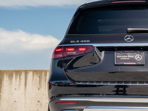 Certified 2025 Mercedes-Benz GLS 450 4MATIC image 9
