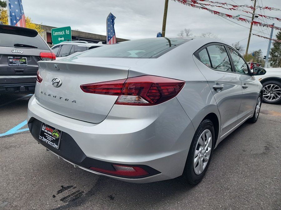 Used 2019 Hyundai Elantra SE w/ Cargo Package FWD image 3