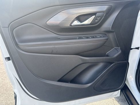 Used 2020 GMC Terrain SLT image 13