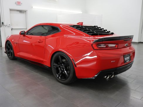 Used 2017 Chevrolet Camaro SS RWD image 5