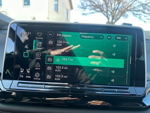 Used 2025 Volkswagen Atlas Cross Sport SEL R-Line image 15