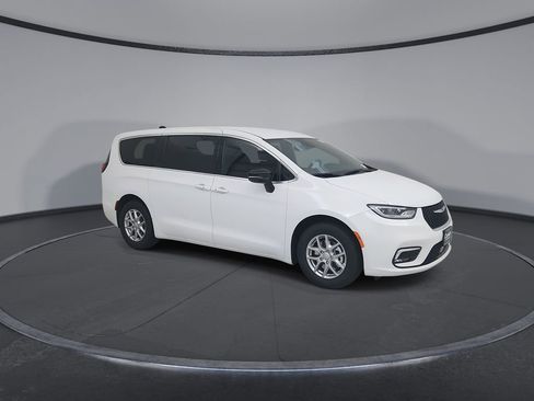 New 2026 Chrysler Pacifica Select FWD image 2