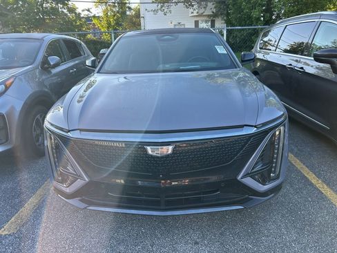 Used 2024 Cadillac Lyriq Sport AWD/4WD image 2