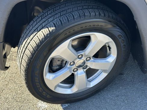 Used 2020 Jeep Compass Latitude image 34