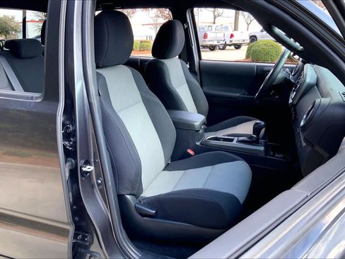 Used 2022 Toyota Tacoma TRD Off-Road w/ Technology Package image 8