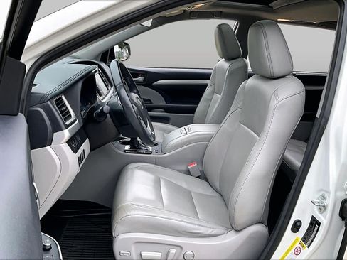 Used 2018 Toyota Highlander XLE FWD image 8