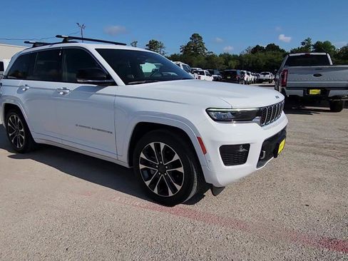 Used 2022 Jeep Grand Cherokee Overland w/ Adv Protech Group III AWD/4WD image 2
