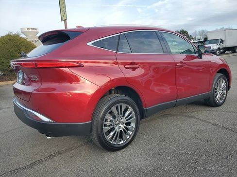 Used 2021 Toyota Venza XLE image 6