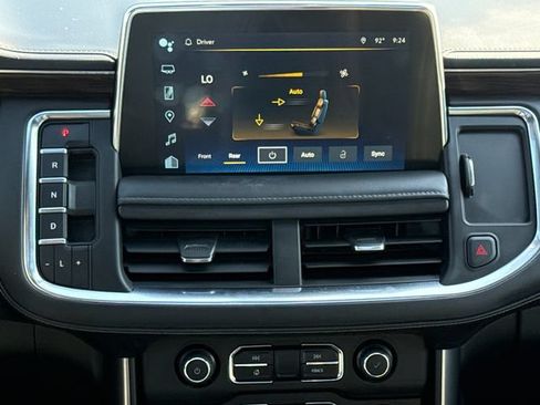 Used 2022 Chevrolet Suburban Z71 w/ Z71 Off-Road Package AWD/4WD image 12