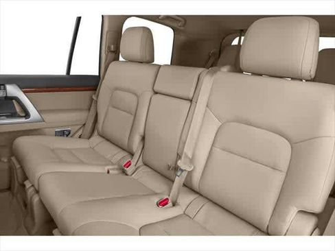 Used 2015 Toyota Land Cruiser image 10