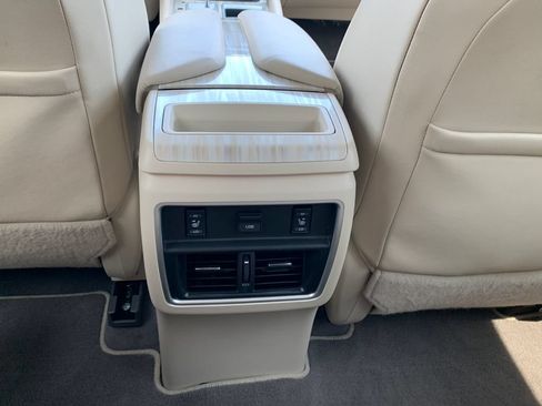 Used 2018 Nissan Murano Platinum FWD image 27
