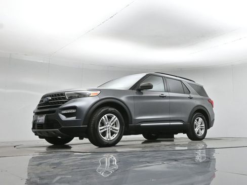 Certified 2021 Ford Explorer XLT image 46