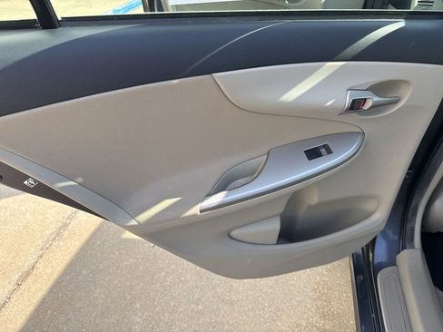 Used 2013 Toyota Corolla LE image 9