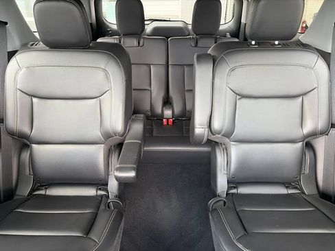 Used 2024 Ford Explorer XLT w/ Equipment Group 202A AWD/4WD image 22