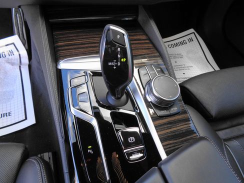 Used 2022 BMW 530i xDrive 530i xDrive Sedan w/ M Sport Package image 12