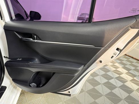 Used 2019 Toyota Camry SE image 16