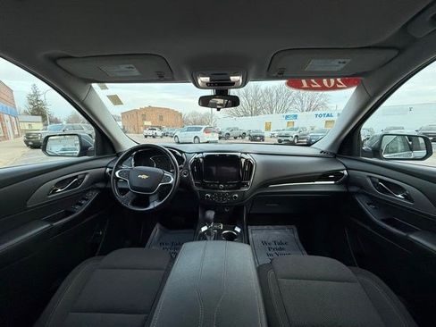 Used 2021 Chevrolet Traverse LT image 16