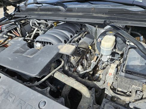 Used 2015 Chevrolet Suburban LT AWD/4WD image 33