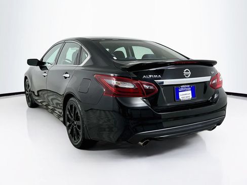 Used 2017 Nissan Altima 2.5 SR w/ Midnight Edition Package FWD image 6