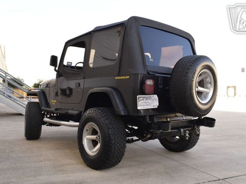 Used 1993 Jeep Wrangler 4WD image 9