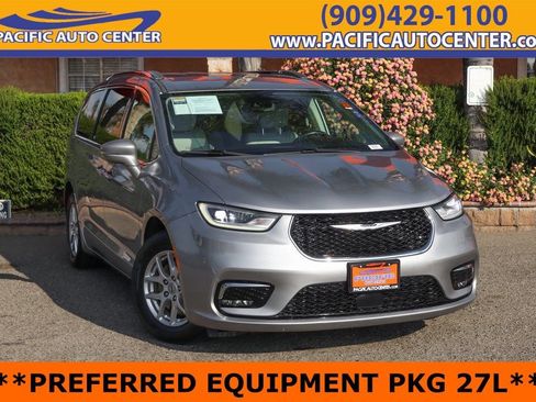 Used 2021 Chrysler Pacifica Touring-L image 1