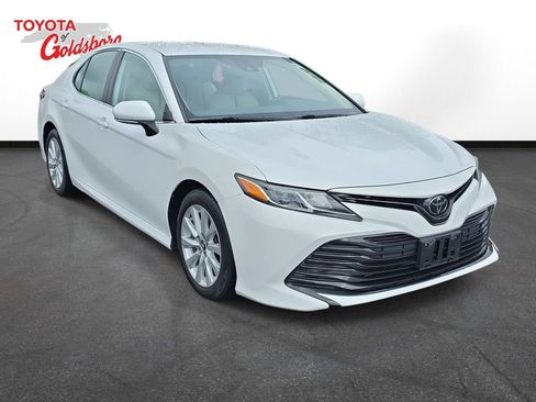 Used 2020 Toyota Camry LE w/ Convenience Package FWD image 3