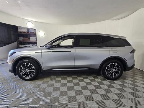 Used 2024 Lincoln Nautilus Premier w/ Equipment Group 102A image 4