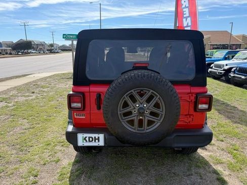 Used 2024 Jeep Wrangler Sport S image 6