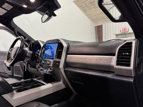 Used 2022 Ford F250 Lariat w/ Chrome Package image 11