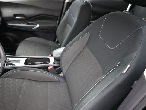 Used 2024 Nissan Kicks SV image 11