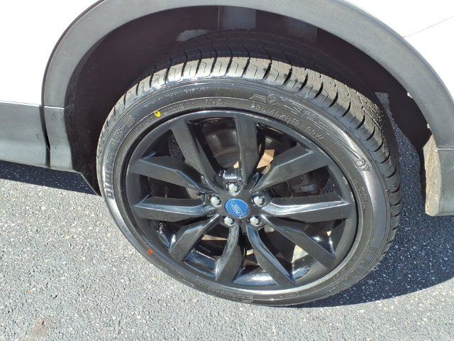 Used 2017 Ford Escape SE w/ Equipment Group 201A AWD/4WD image 12