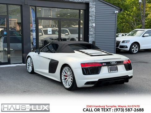 Used 2017 Audi R8 V10 w/ Carbon Exterior Package AWD/4WD image 25