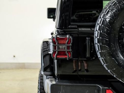 Used 2022 Jeep Wrangler Unlimited Sahara AWD/4WD image 32