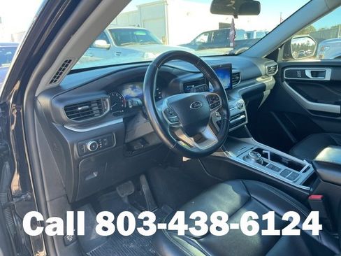 Used 2022 Ford Explorer XLT w/ Equipment Group 202A image 3