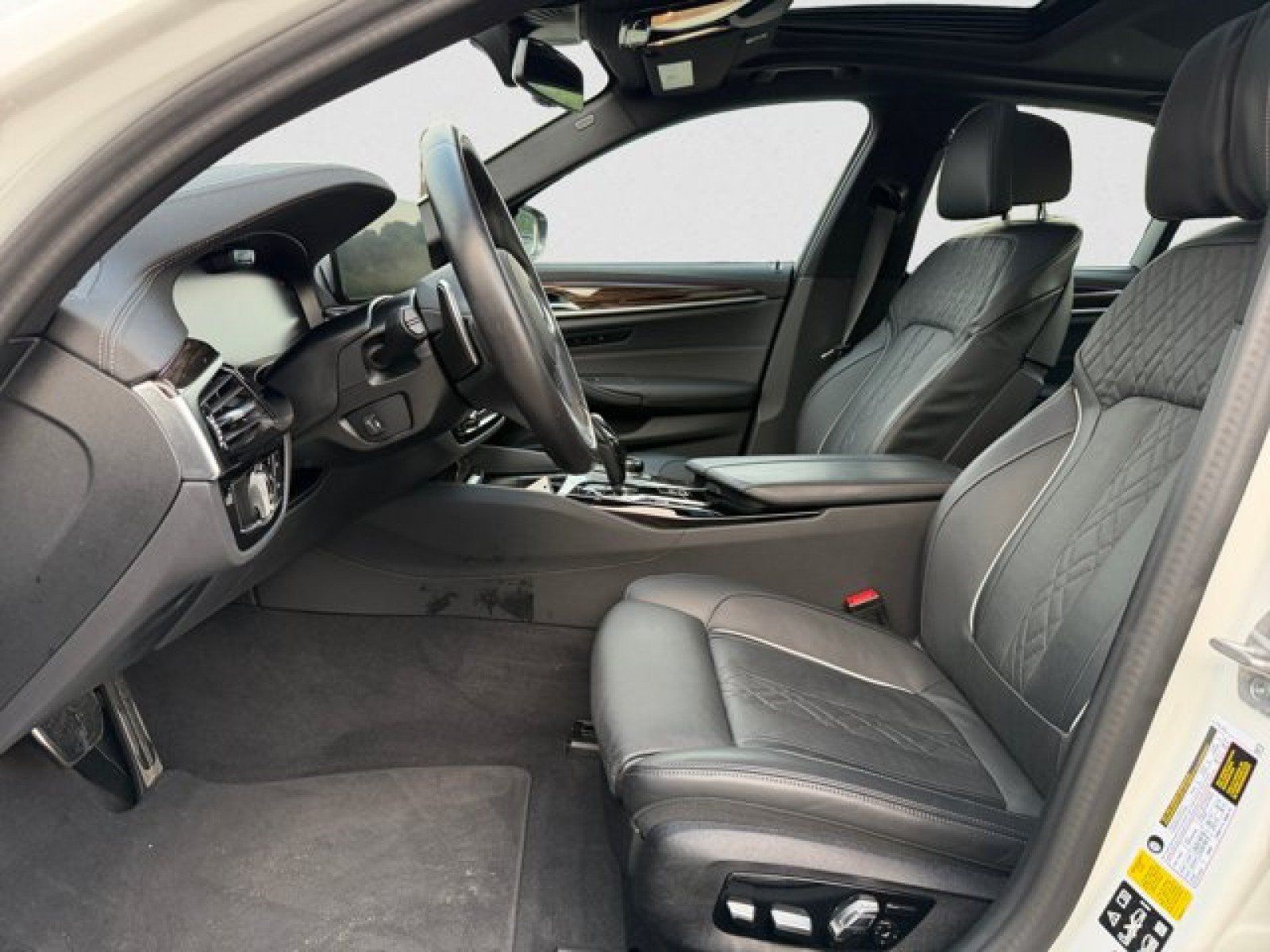 Used 2023 BMW M550i xDrive w/ Executive Package AWD/4WD image 10